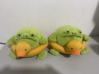 Peluche Grenouille de Pluie Mignonne avec Bouée de Natation Ultra Douce et Base Lestée, Cadeau d'Anniversaire Anti-Stress pour Enfants