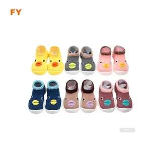 Zjfy-i0079 meias de bebê com sola de borracha, sapatos infantis para bebês