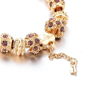 Bracciale con perline Color oro con ciondolo a forma di cuore in cristallo viola e bracciale con ciondolo a chiave - Product Image 5