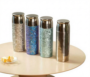 Tasse isotherme moderne en acier inoxydable et titane avec infuseur à thé, idéale pour la voiture, livrée dans un coffret cadeau d'affaires haut de gamme - Product Image 3