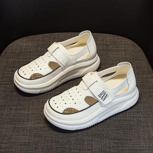 Sandalias con agujeros romanos de nuevo estilo de verano para mujer, forro de microfibra blanco roto/caramelo, capa superior de piel de vaca, parte inferior gruesa, Punta cerrada informal - Product Image 4