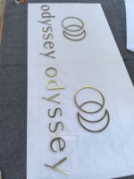 Enseigne en titane brossé électroplaqué, fabrication fine et de précision, enseigne personnalisée de haute qualité pour les devantures de magasins commerciaux