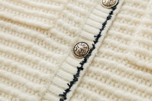 ODM Cardigan con bottoni corti con finiture a contrasto da <span class=keywords><strong>donna</strong></span> a manica lunga maglione in cotone misto <span class=keywords><strong>lana</strong></span> autunno elegante <span class=keywords><strong>maglieria</strong></span> da <span class=keywords><strong>donna</strong></span> - Product Image 5