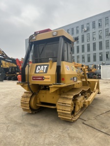 Bulldozer sur chenilles CAT D5K d'occasion d'origine japonaise, machine polyvalente pour travaux sur sol boueux et excavation de bassins - Product Image 5