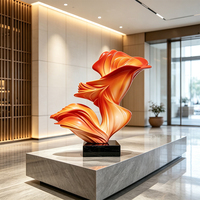 Sculpture en ruban torsadé en fibre de verre dégradé orange, base en marbre sculpté, pour décoration artistique de sol de hall d'hôtel Jingyue