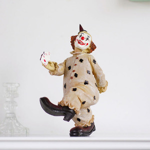 Statuetta Decorativa in Resina Fatta a Mano, Simpatico Clown da Circo Retrò, Regalo Originale per San Valentino - Product Image 6