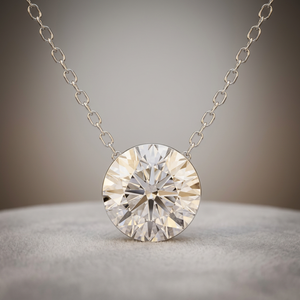 Pendentif rond classique en diamant, bijoux de luxe de créateur, collier élégant pour mariée, cadeau pour femme - Product Image 1