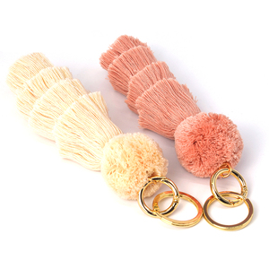 5 couches <span class=keywords><strong>rouge</strong></span> <span class=keywords><strong>pompon</strong></span> gland <span class=keywords><strong>porte</strong></span>-clés en peluche <span class=keywords><strong>porte</strong></span>-clés pour sac à main et sac fourre-tout embellissement de gland coloré - Product Image 2