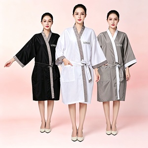 Accappatoi Personalizzati Neri per Clienti di Saloni, Lussuosi e di Alta Qualità, per Donne, Uso in Parrucchieri e Doccia - Product Image 1