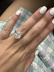 Anillo de compromiso de diamante cultivado en laboratorio solitario ovalado de 4 quilates IGI Certificado en oro de 14K 18K o platino elegante alto perfil personalizado - Product Image 4