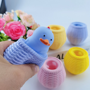 Regalos Promocionales: Juguete Antiestrés de TPR con Forma de Jaula de Pollo, Lindo y Divertido para Niños y Niñas - Product Image 1