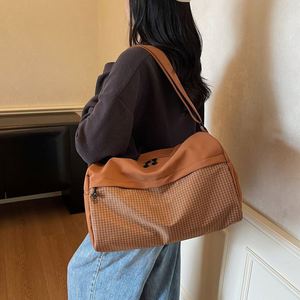 Wholesale Women Lightweight Sports Fitness <b>Training</b> <b>Bag</b> Travel Fashion Leisure Duffle <b>Bag</b> High Quality Gym <b>Bag</b> for Women - Product Image 3