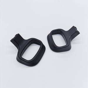 Manche de pelle en plastique noir moulé par soufflage à bords arrondis pour jouets - Product Image 1