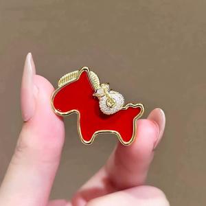 Nouvelle Broche Émail Mignonne Poney Porte-Monnaie 2026, Épingle de Revers Chinoise Simple en Forme de Cheval Porte-Bonheur pour Sacs - Product Image 3