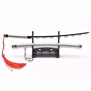 Fabricación venta japonés popular <span class=keywords><strong>anime</strong></span> Demon slaye exclusivo katana boca Yinosuke artesanía de metal espada de plata llavero en stock - Product Image 3