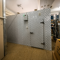 Chambre froide à chargement arrière sur mesure avec portes vitrées anti-buée pour l'affichage et le stockage en supermarché