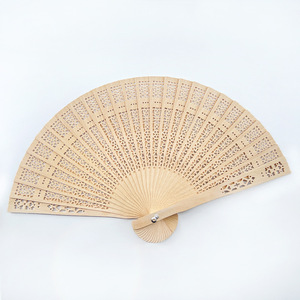 Éventail pliant en bois Tournesol Éventail pliant <span class=keywords><strong>creux</strong></span> Éventail de mariage en bois de santal Personnalisable - Product Image 1
