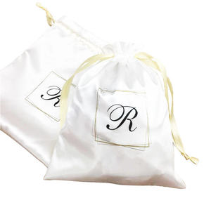 Pochette de luxe personnalisée avec logo, pliable, ovale, pour boucles d'oreilles et bagues, en satin recyclable avec cordon de serrage - Product Image 6