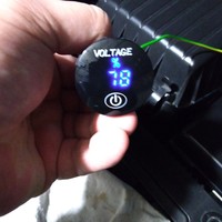 Kontrol Sentuh Panel Mount Digital Voltmeter DC5V-48V IP65 Tahan Air Tahan Lama Tampilan Tegangan Baterai LED untuk Mobil