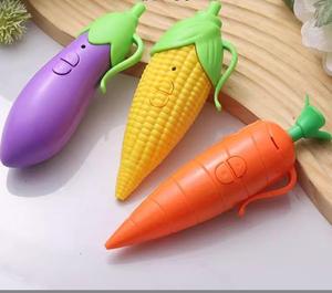 Bolígrafo con Forma de Zanahoria con Grabadora de Voz Integrada, Tiempo de Grabación de 60 Segundos, Diseño Lindo en Naranja y Verde - Product Image 3