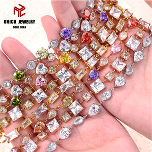 צמיד תלתן בציפוי זהב משובץ זירקון ויהלומים לנשים מבית CM YIM, בעיצוב לב ותליון בצורת אגס, עשוי פליז. - Product Image 1