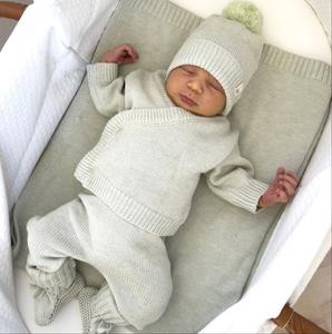 Conjunto de 4 Piezas de Ropa Tejida para Bebé Recién Nacido: Top, Pantalones, Gorro y Calcetines, Modelo Bring Me Home - Product Image 3