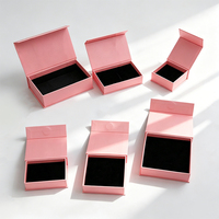 Boîte à bijoux magnétique de luxe avec logo personnalisé, boîte d'emballage rigide en carton à couvercle rabattable, boîte pour collier, boucles d'oreilles, bracelet, accessoires