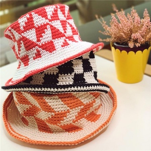 หมวกถักโครเชต์แฮนด์เมดหมวกทรงถังสีทึบระบายอากาศได้ดีปรับแต่งได้ - Product Image 3
