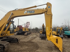 รถขุดไฮดรอลิก Komatsu PC220-8 น้ำหนัก 22600 กก. พร้อมเกียร์และมอเตอร์ รุ่นปี 2022 ประสิทธิภาพยอดเยี่ยม แบรนด์ญี่ปุ่น ขาย - Product Image 3