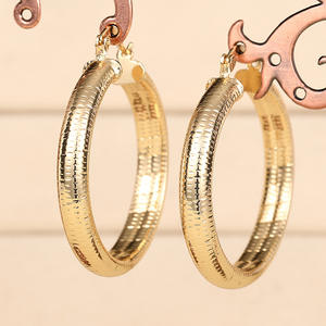 Boucles d'oreilles créoles en or plaqué 22 carats, classiques pour femmes, à porter au quotidien - Product Image 5