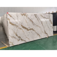 Dalles de pierre de quartz Calacatta au design moderne, durables et ignifuges, pour grands plans de travail de table à manger en quartz