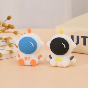 Sacapuntas de Silicona con Diseño de Astronauta de Dibujos Animados, Mini Sacapuntas Creativo de un Solo Orificio, Papelería Bonita para Niños, Venta al por Mayor para Estudiantes - Product Image 1