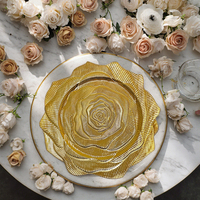 Vente en Gros Assiettes de Présentation en Plastique Doré Rose 13 Pouces Élégantes à Angle Fermé pour Décoration de Table de Mariage et de Fête