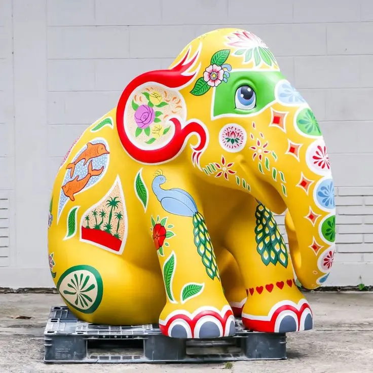 Statua decorativa esterna in fibra di vetro colorato cartone animato animale elefante per cortile e giardino arredamento
