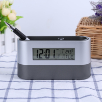 Jam Alarm Digital Tenang dengan Logo Kustom, Tempat Pulpen, Kalender, Suhu, Bertenaga Baterai Elektronik untuk Kantor dan Sekolah