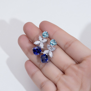 ต่างหูเพชรและไพลินทองคำขาว 14K รุ่น MSE-882 จาก Messi Jewelry สำหรับผู้หญิง - Product Image 6