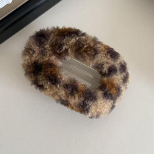 Pinces à cheveux pour femmes européennes et américaines, 10 cm, imprimé léopard, carrées creuses, en acrylique, rectangulaires, Haarklammer - Product Image 3