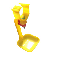 Meilleures ventes de tétines en plastique automatiques avec gobelet d'eau pour l'utilisation en cage à poulets
