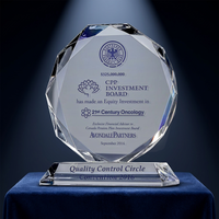 Trophée en verre transparent en gros avec cristal optique de qualité supérieure pour la décoration de cérémonies et trophée en verre personnalisé avec impression sur mesure