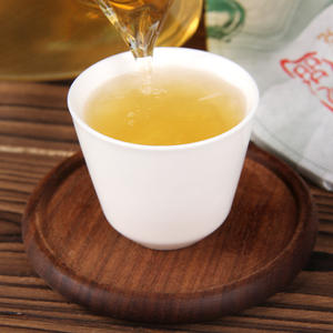 Té Puerh Crudo de Hoja Grande de Primavera Temprana, Pastel Volador de Té de Árbol Antiguo Rasgado a Mano, Pastel Fino Menghai 100g, Té Natural Saludable al por Mayor - Product Image 3