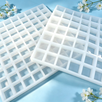 Moules en silicone de qualité alimentaire utilisés pour façonner des cubes de crème glacée congelée, des mousses au chocolat et des cubes de crème glacée lyophilisée pour pouding