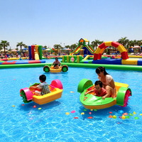 Bateau à rames en plastique PE à propulsion manuelle U-Rides BC-011 pour jeux dans la piscine gonflable, certifié CE, garantie de 12 mois, capacité pour 1 personne