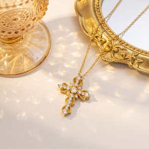 Collana con Pendente a Croce Barocca in Acciaio Inossidabile Placcato Oro 18K con Strass, Collana a Catena con Croce in Cristallo Vintage Cava - Product Image 3