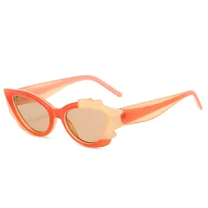 Женские солнцезащитные очки с кристаллами