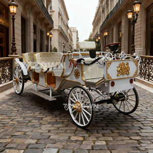 Élégante calèche royale à chevaux, chariot victorien vintage pour cérémonie de mariage en plein air, défilé, séance photo - Product Image 4