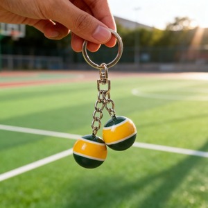 Porte-clés personnalisé en résine en forme de boule avec chaîne en alliage de zinc, motif vert jaune blanc, design simple et durable - Product Image 4