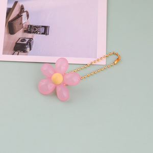 Chaîne de fleurs en acrylique colorée pour sac et pendentif d'écouteurs, accessoire de bijouterie, collection Printemps 2024, origine Yiwu - Product Image 2