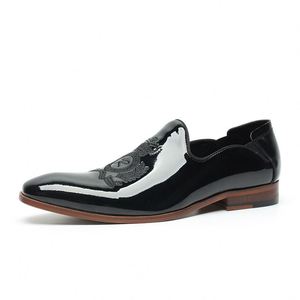 Chaussures décontractées pour hommes en cuir respirant brodé, style bureau et carrière, confortables et tendance, à enfiler, pour l'automne et l'été - Product Image 5