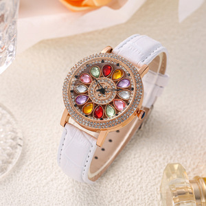 Reloj de Mujer Giratorio Versátil, Moderno y Distintivo, de 38 mm, con Pedrería Brillante, Elegante Movimiento de Cuarzo, Resistente al Agua - Product Image 1