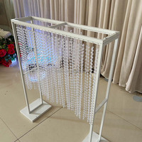 Support à fleurs en métal pour table avec rideau de perles de cristal suspendues, centre de table de mariage de luxe, décoration de table de banquet et de table de desserts